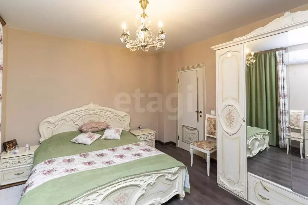 3-к кв. Тюменская область, Тюмень ул. Федюнинского, 64 (81.0 м) - Фото 1
