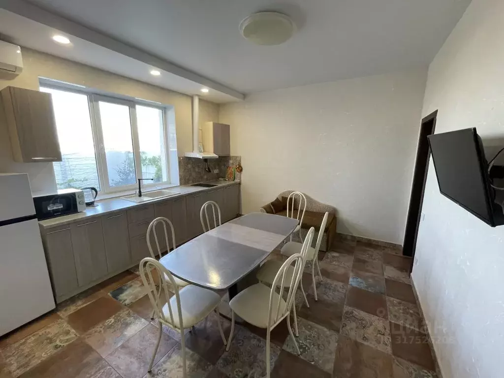 Дом в Крым, Сакский район, Штормовское с/пос, с. Поповка  (170 м) - Фото 2