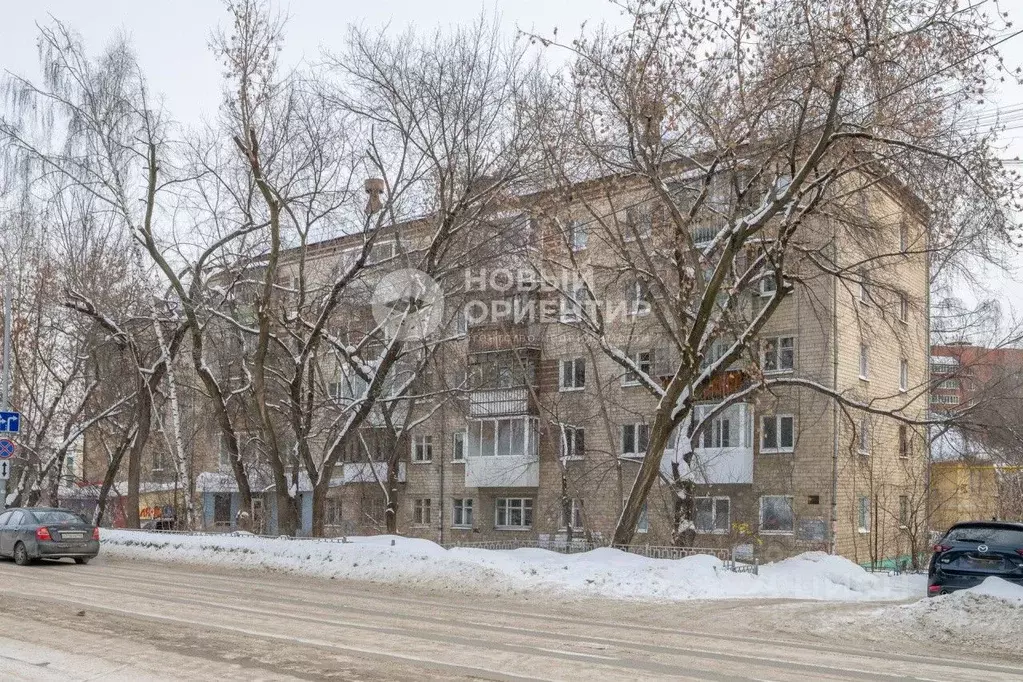 3-к кв. Свердловская область, Екатеринбург ул. Большакова, 3 (57.0 м) - Фото 1