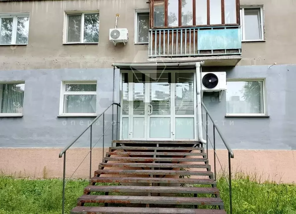 Помещение свободного назначения в Омская область, Омск ул. Красный ... - Фото 0