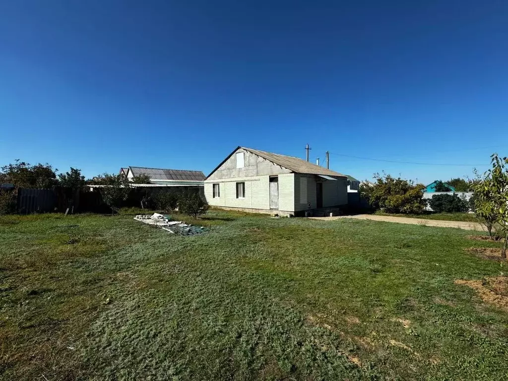 Дом в Калмыкия, Элиста ул. Скрипкина, 1 (95 м) - Фото 0