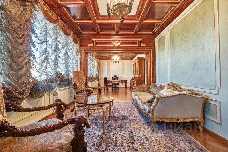 5-к кв. Красноярский край, Красноярск ул. Ленина, 5а (277.0 м) - Фото 0