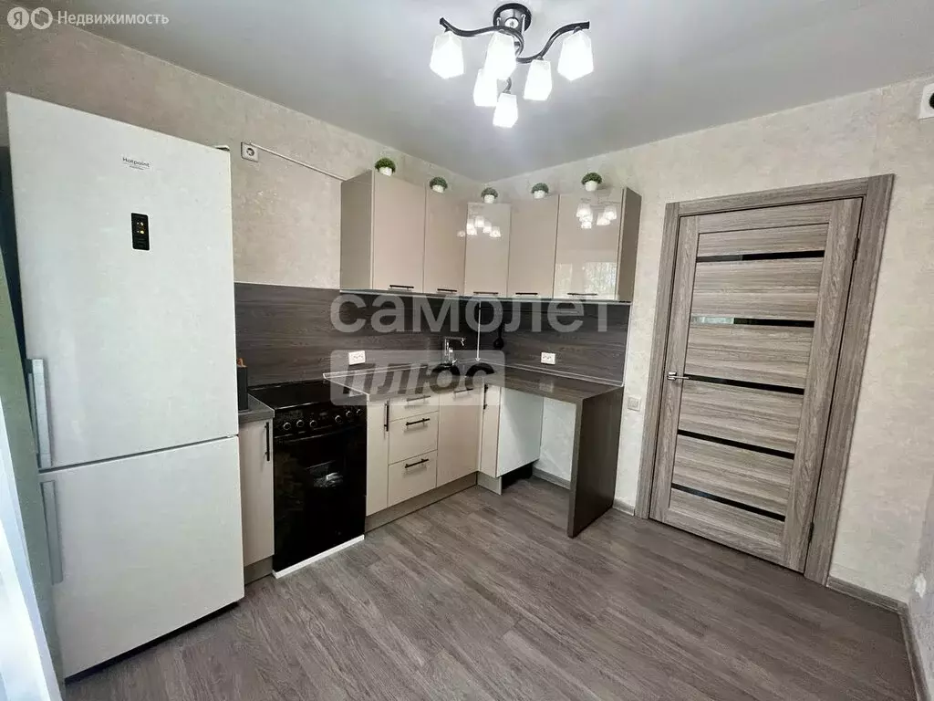 1-комнатная квартира: Челябинск, улица Братьев Кашириных, 95 (39.7 м) - Фото 0
