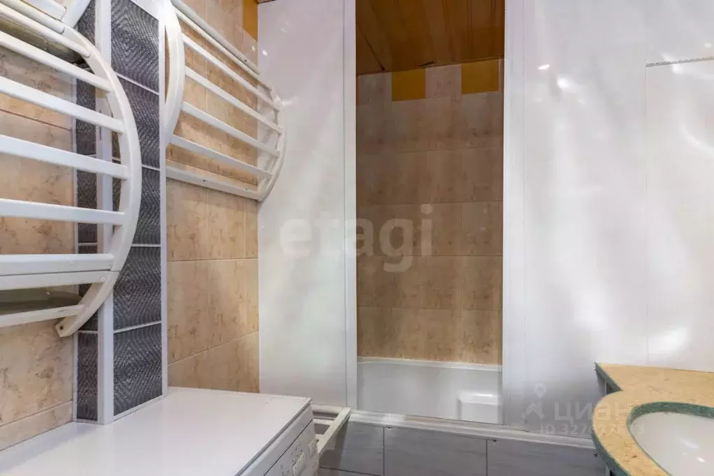 2-к кв. Тюменская область, Тюмень Народная ул., 2 (59.7 м) - Фото 1