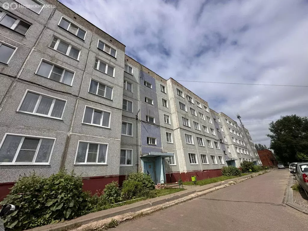 1-комнатная квартира: Киров, микрорайон Радужный, улица Конституции, 5 ... - Фото 0