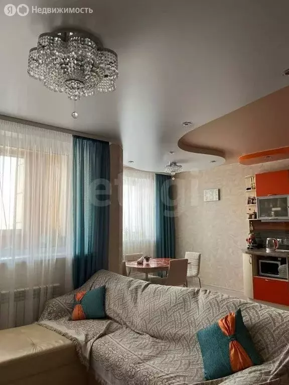 3-комнатная квартира: Омск, улица Дмитриева, 17/1 (74.1 м) - Фото 1