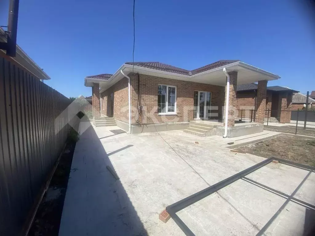 Дом в Краснодарский край, Динской район, Новотитаровская ст-ца ... - Фото 1