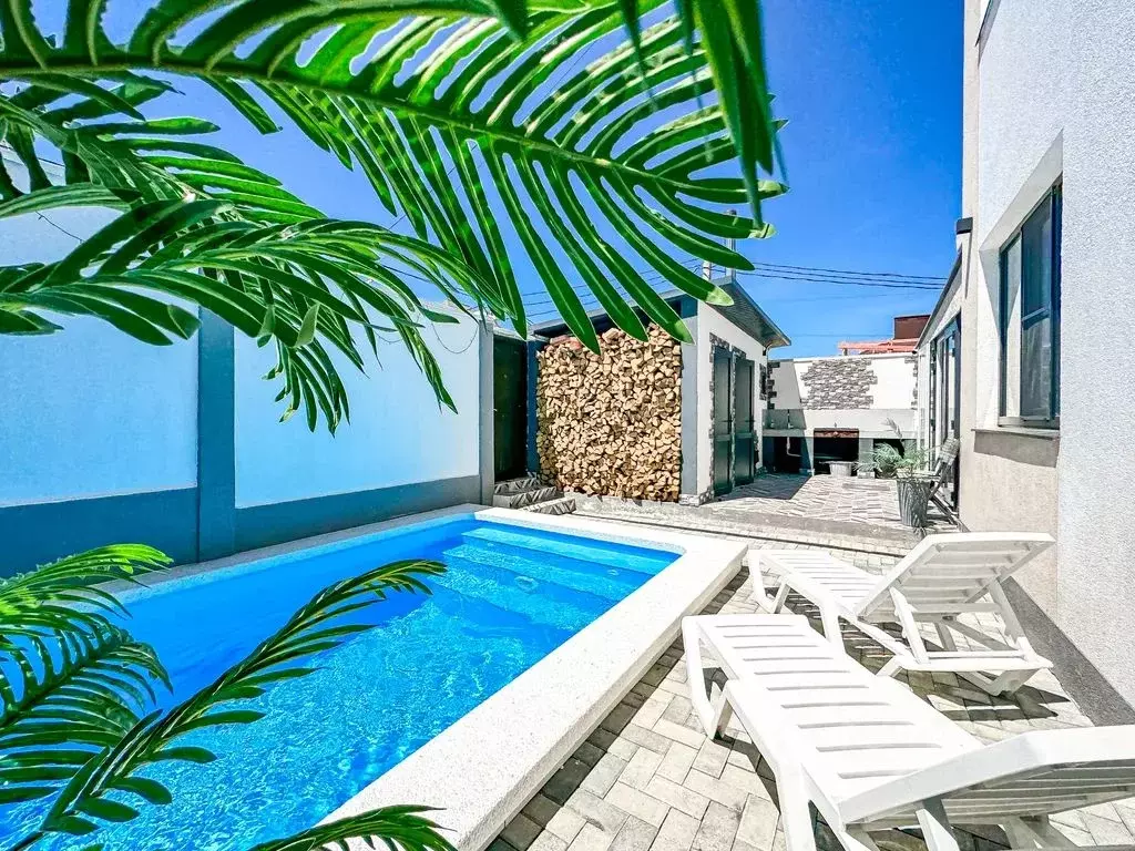 Дом в Краснодарский край, Геленджик ул. Евменьева, 15 (150 м) - Фото 1