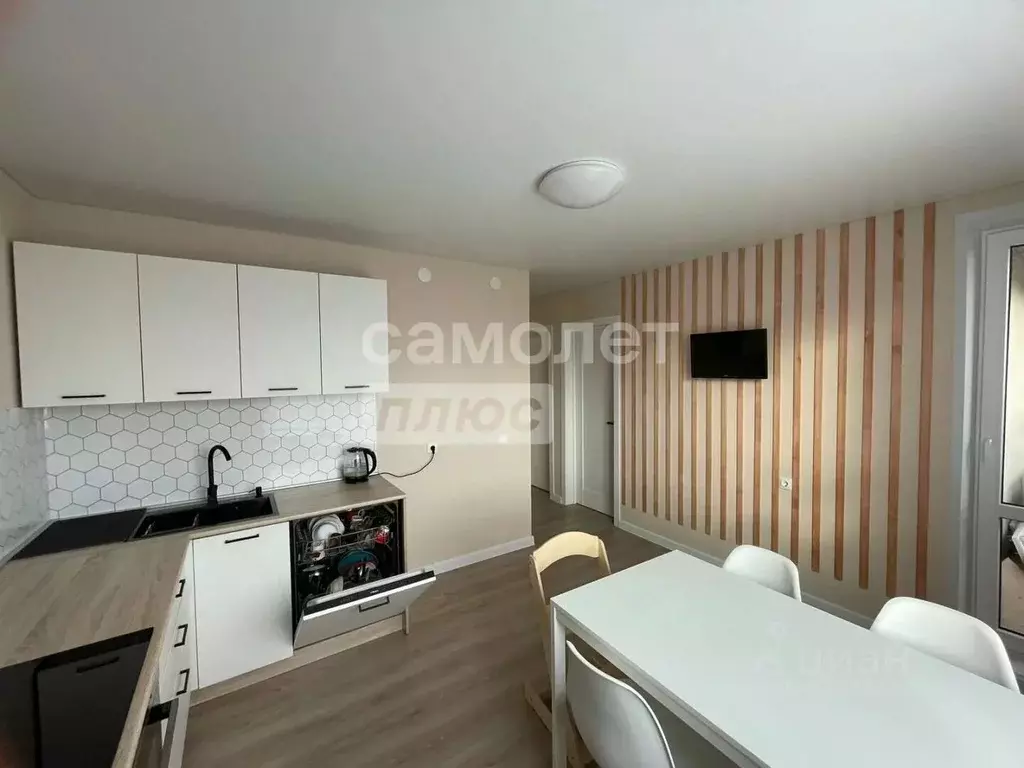 2-к кв. Башкортостан, Уфа ул. Воинов-Интернационалистов, 7 (42.5 м) - Фото 1
