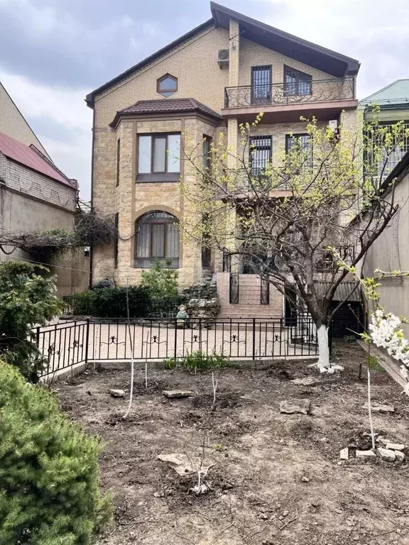 Дом в Дагестан, Махачкала ул. Хизроева, 10 (410 м) - Фото 1
