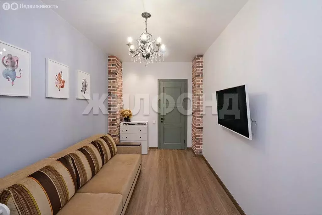 3-комнатная квартира: Новосибирск, Красный проспект, 179 (70.9 м) - Фото 1