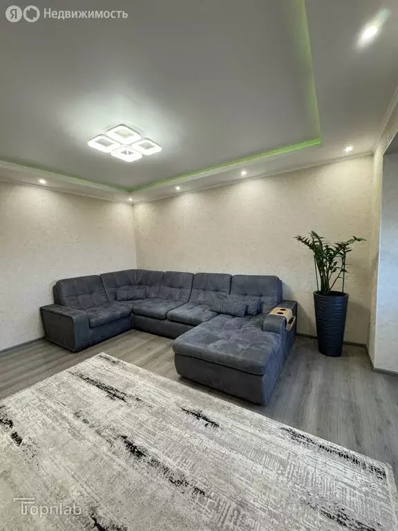 3-комнатная квартира: Астрахань, улица Ахшарумова, 46 (89.8 м) - Фото 1