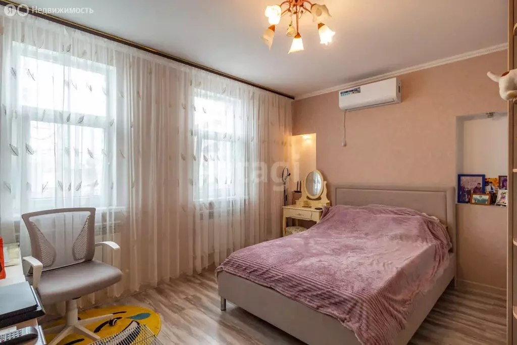 4-комнатная квартира: Ростов-на-Дону, Нахичевань, улица 19-я Линия, ... - Фото 1