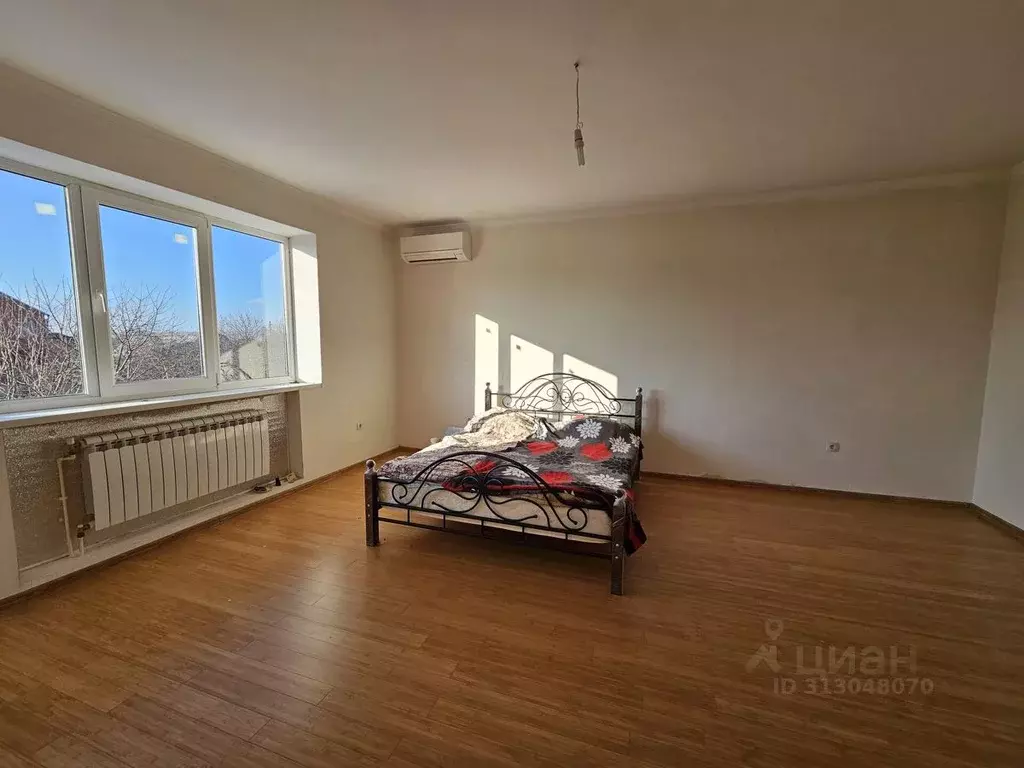 Дом в Краснодарский край, Абинск ул. Толстого (250 м) - Фото 0