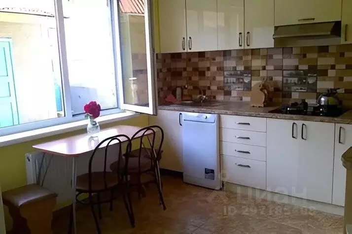 Дом в Крым, Алушта муниципальный округ, с. Солнечногорское ул. ... - Фото 1