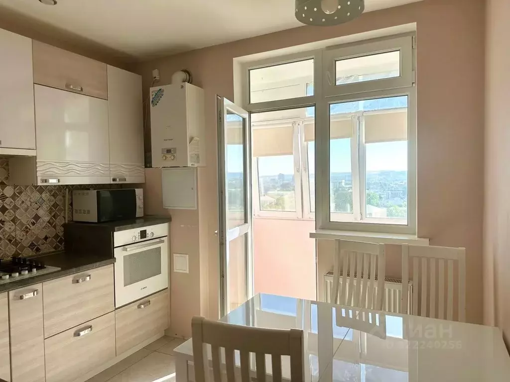 2-к кв. Крым, Симферополь ул. Лексина, 74 (60.0 м) - Фото 0
