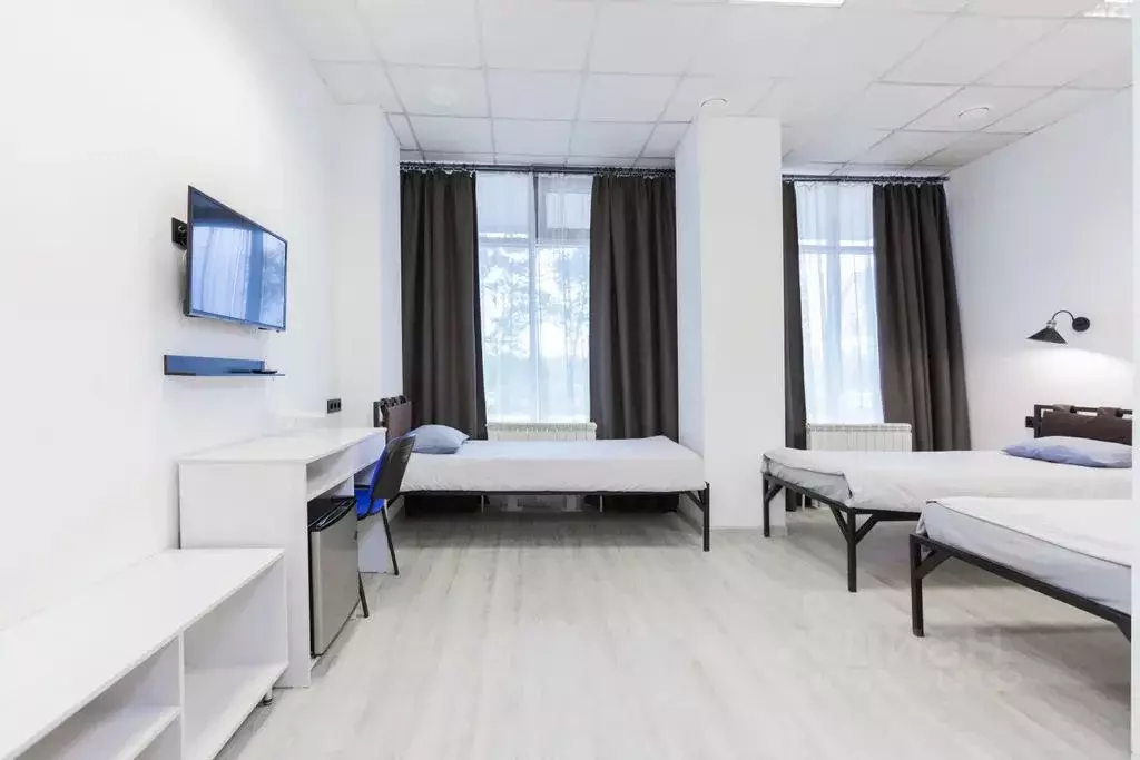 Комната Омская область, Омск ул. Иртышская Набережная, 31 - Фото 1