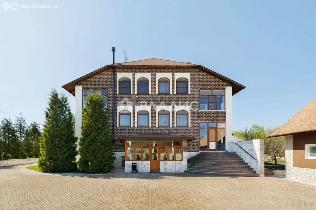 Дом в Петрово-Дальнее, Озёрная улица, 38 (500 м) - Фото 1