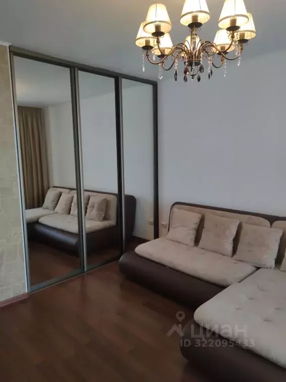 3-к кв. Красноярский край, Красноярск ул. Авиаторов, 39 (122.1 м) - Фото 1