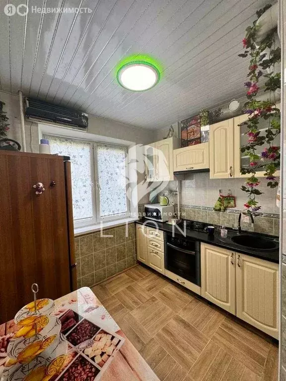 2-комнатная квартира: Белгород, улица Победы, 81 (50 м) - Фото 1