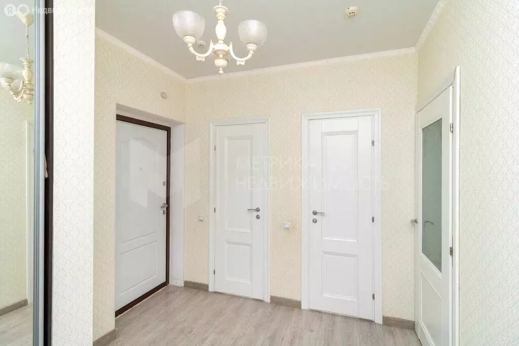 2-комнатная квартира: Тюмень, улица Муравленко, 1 (58.1 м) - Фото 1