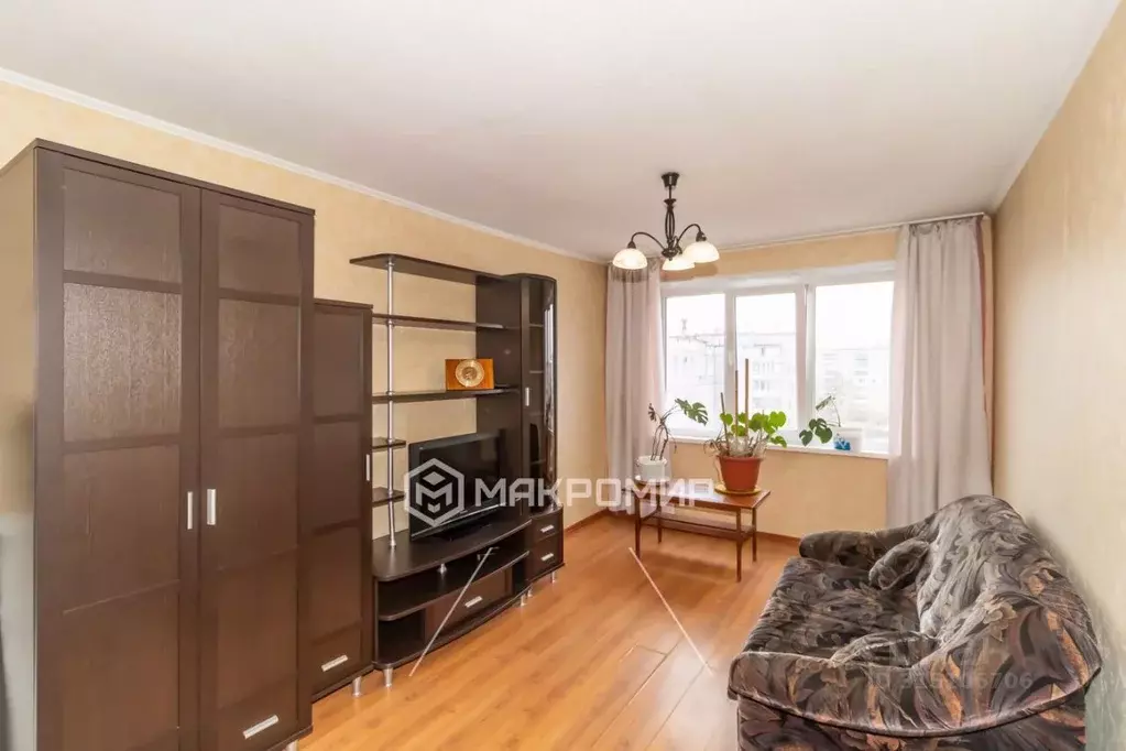 3-к кв. Челябинская область, Челябинск ул. Молодогвардейцев, 61 (65.7 ... - Фото 2