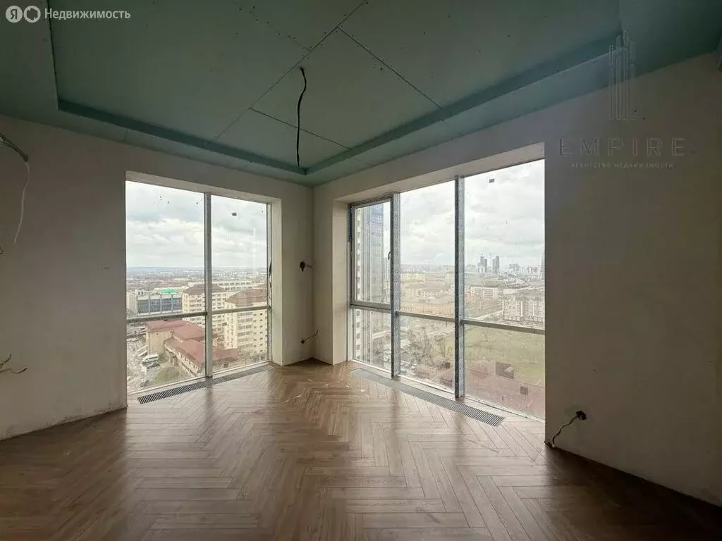 3-комнатная квартира: Грозный, Санкт-Петербургская улица, 27к1 (80 м) - Фото 1