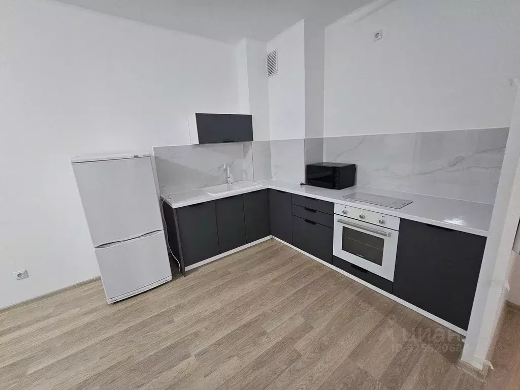 2-к кв. Свердловская область, Екатеринбург ул. Павлодарская, 4/3 (61.0 ... - Фото 2