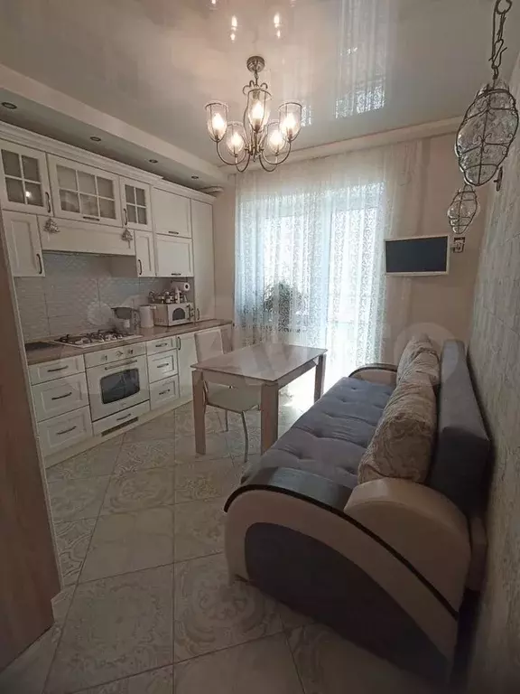 2-к. квартира, 64 м, 1/9 эт. - Фото 0