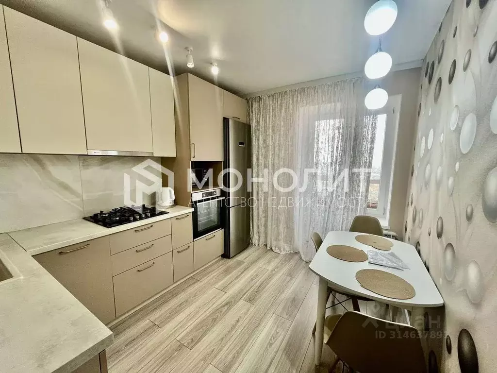 2-к кв. Белгородская область, Старый Оскол Центральный мкр, 4 (65.0 м) - Фото 0