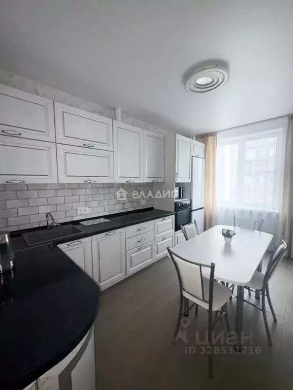 3-к кв. Брянская область, Брянск ул. Горбатова, 18 (71.3 м) - Фото 2