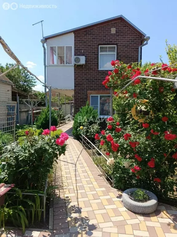 Дом в Ейск, улица Осипенко (173.6 м) - Фото 1