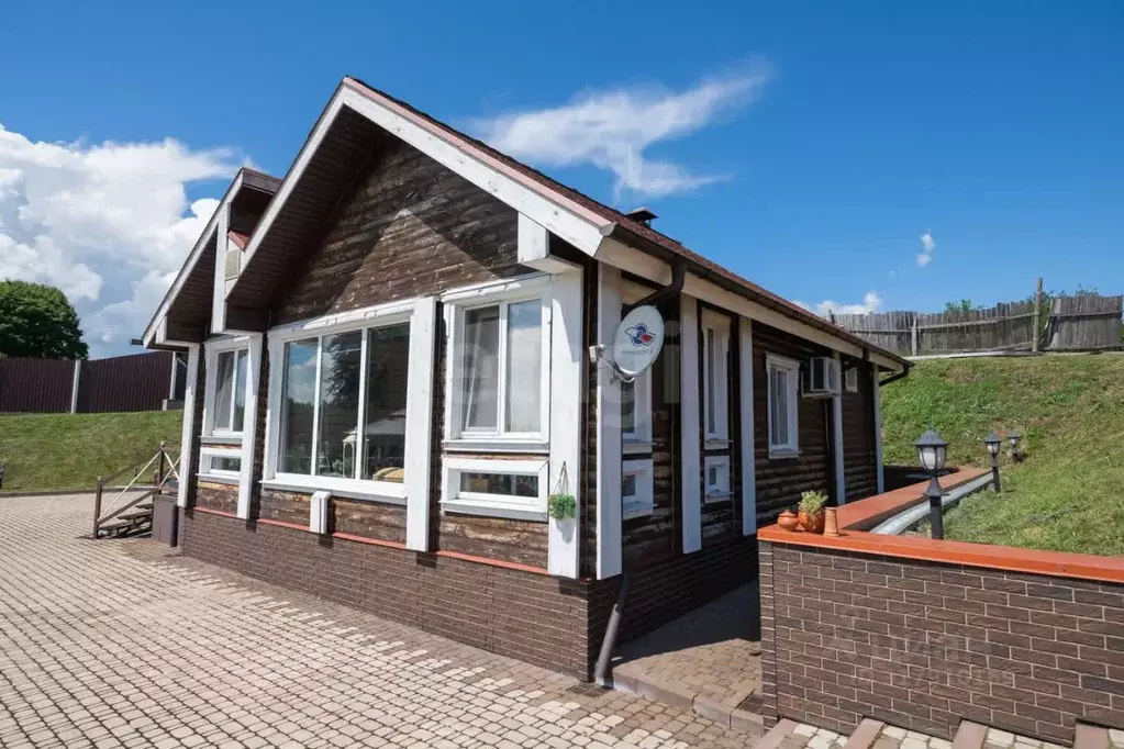 Дом в Брянская область, Жуковский муниципальный округ, с. Овстуг ул. ... - Фото 1