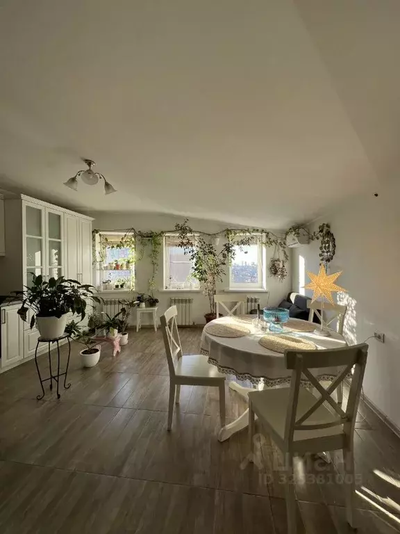 3-к кв. Астраханская область, Астрахань ул. Хлебникова, 9 (127.0 м) - Фото 1