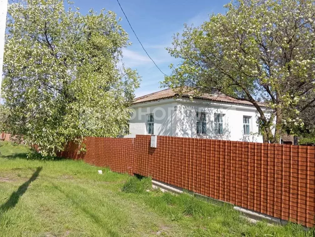 Дом в село Кустанаевка, Центральная улица, 10 (72.2 м) - Фото 0