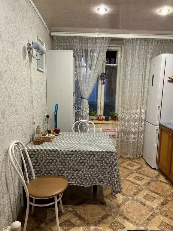 2-к кв. Самарская область, Тольятти 10-й кв-л, бул. Луначарского, 6 ... - Фото 1