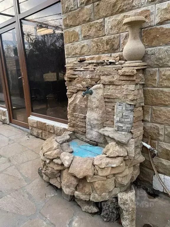 Дом в Дагестан, Дербентский район, с. Хазар ул. Садовая, 76 (240 м) - Фото 1