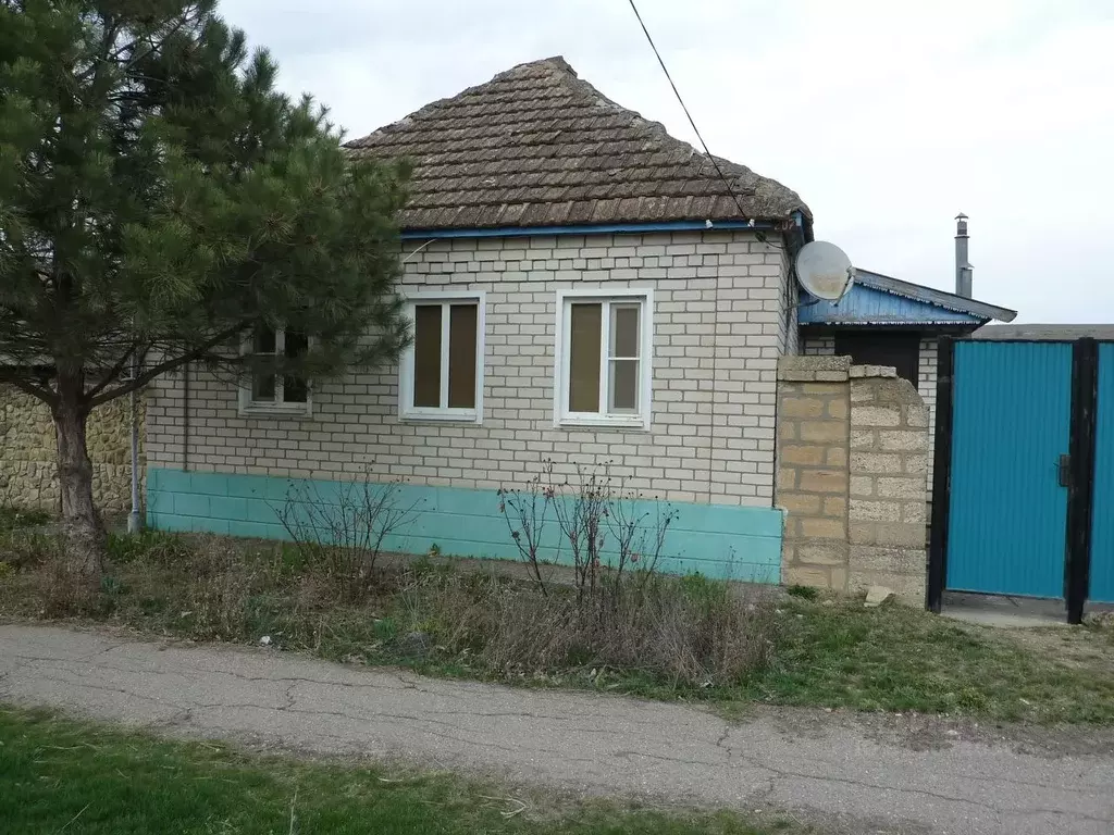 Дом в Ставропольский край, Светлоград г. Петровский муниципальный ... - Фото 0
