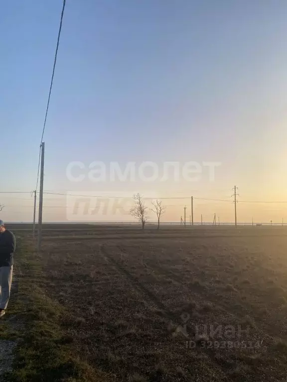 Участок в Крым, Сакский район, Штормовское с/пос, с. Крыловка ул. Мира ... - Фото 1