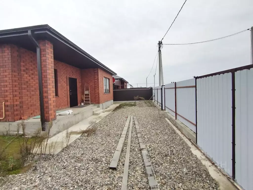 Дом в Краснодарский край, Белореченский район, Южненское с/пос, пос. ... - Фото 1