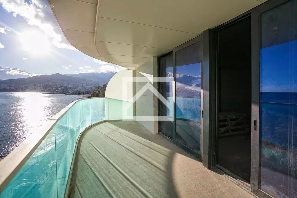 Квартира-студия: Ялта, улица Дражинского, 53 (64.9 м) - Фото 2