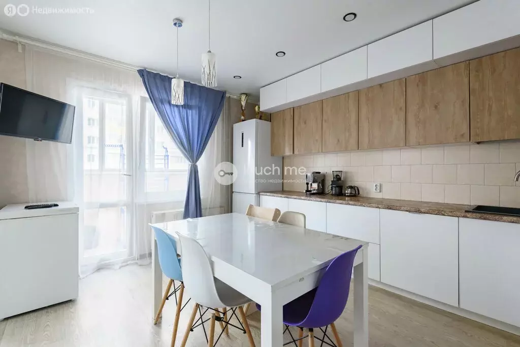 3-комнатная квартира: Казань, проспект Альберта Камалеева, 32 (73.3 м) - Фото 1