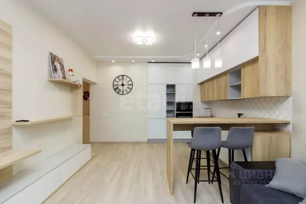 2-к кв. Тюменская область, Тюмень ул. Федюнинского, 30к6 (64.6 м) - Фото 1