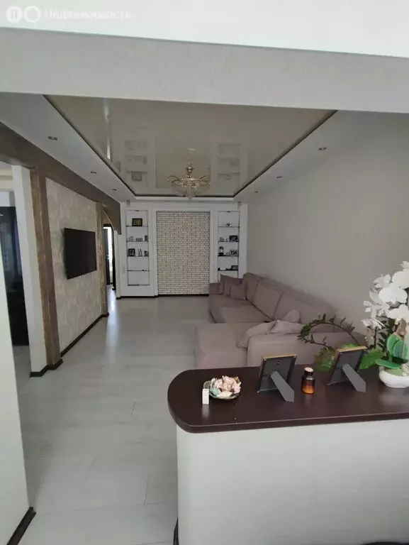 3-комнатная квартира: Астрахань, улица Бориса Алексеева, 20к4 (71.9 м) - Фото 1