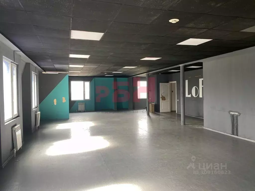 Помещение свободного назначения в Курганская область, Курган бул. ... - Фото 1