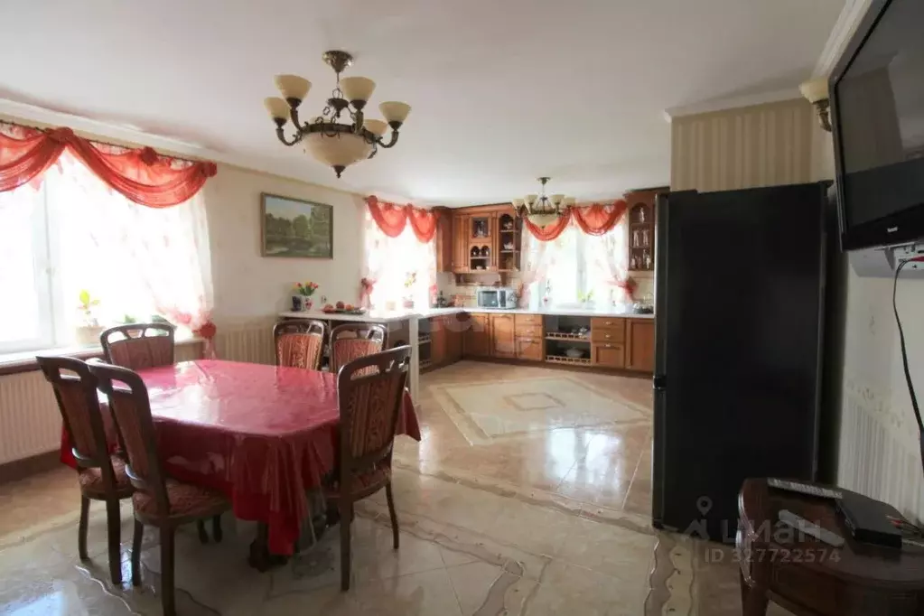 Дом в Тюменская область, Тюмень Тарманы мкр, ул. Андреевская (249 м) - Фото 1