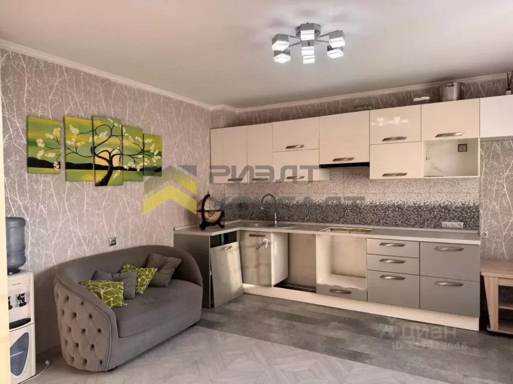 3-к кв. Омская область, Омск ул. Малиновского, 23 (83.8 м) - Фото 1