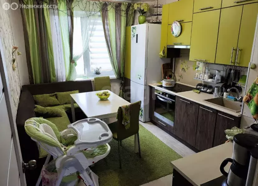 3-комнатная квартира: Омск, проспект Комарова, 31 (63 м) - Фото 0