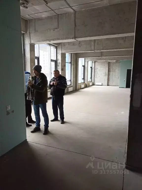 Помещение свободного назначения в Татарстан, Казань просп. Ильгама ... - Фото 0