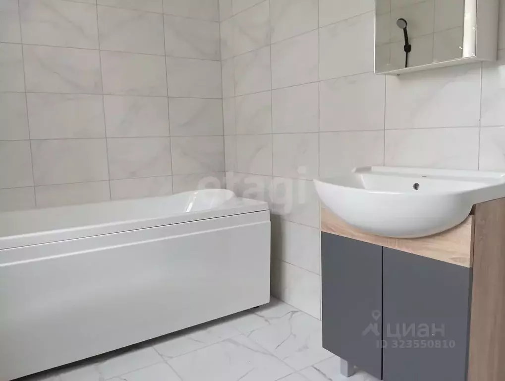 Дом в Ленинградская область, Ломоносовский район, д. Гостилицы ул. ... - Фото 1